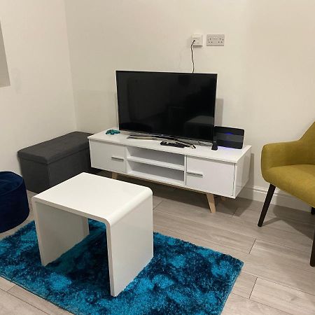 Marie'S Serviced Apartments- 2 Bedroom City Stay Bedford Bagian luar foto