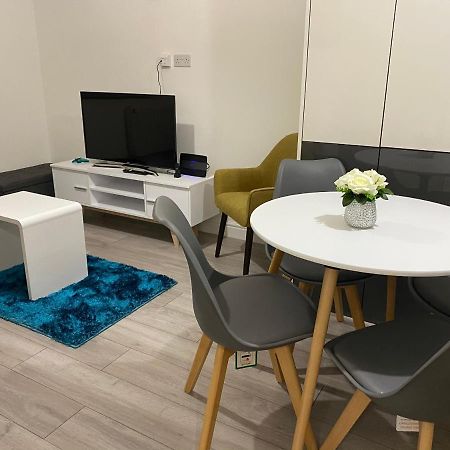 Marie'S Serviced Apartments- 2 Bedroom City Stay Bedford Bagian luar foto