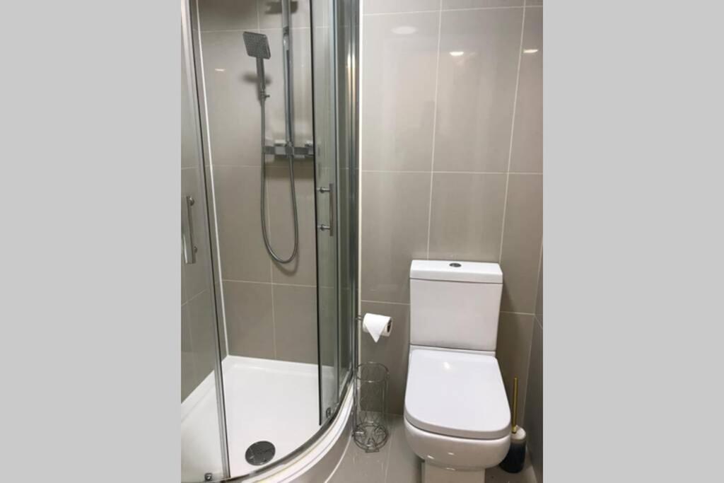 Marie'S Serviced Apartments- 2 Bedroom City Stay Bedford Bagian luar foto