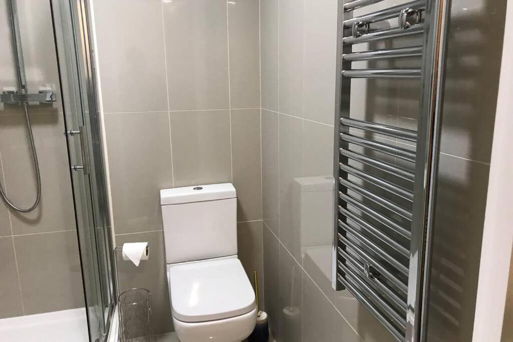 Marie'S Serviced Apartments- 2 Bedroom City Stay Bedford Bagian luar foto