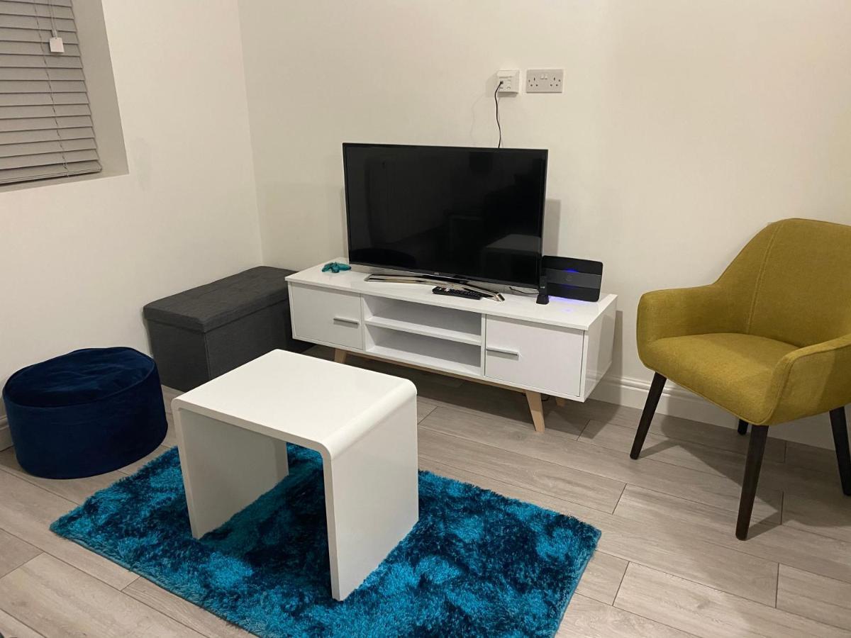 Marie'S Serviced Apartments- 2 Bedroom City Stay Bedford Bagian luar foto