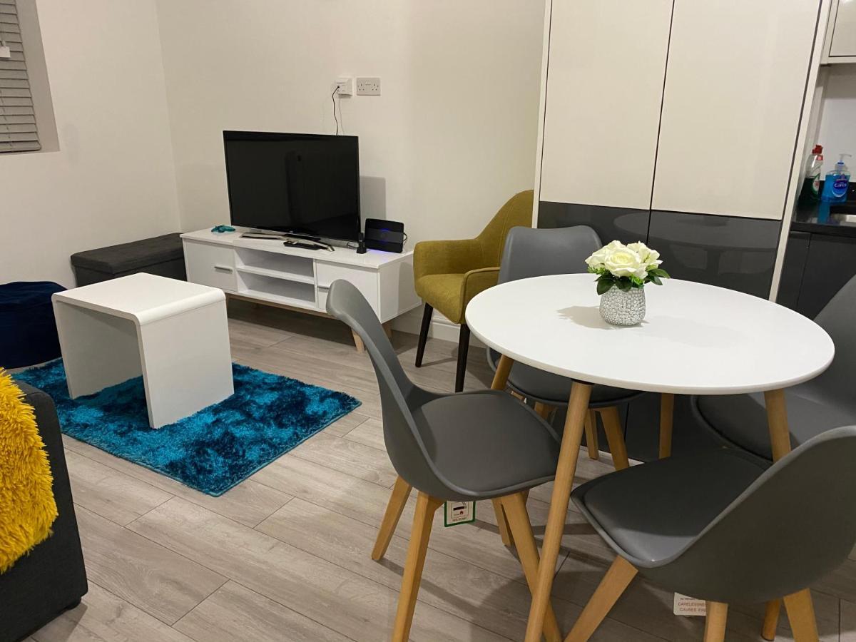 Marie'S Serviced Apartments- 2 Bedroom City Stay Bedford Bagian luar foto