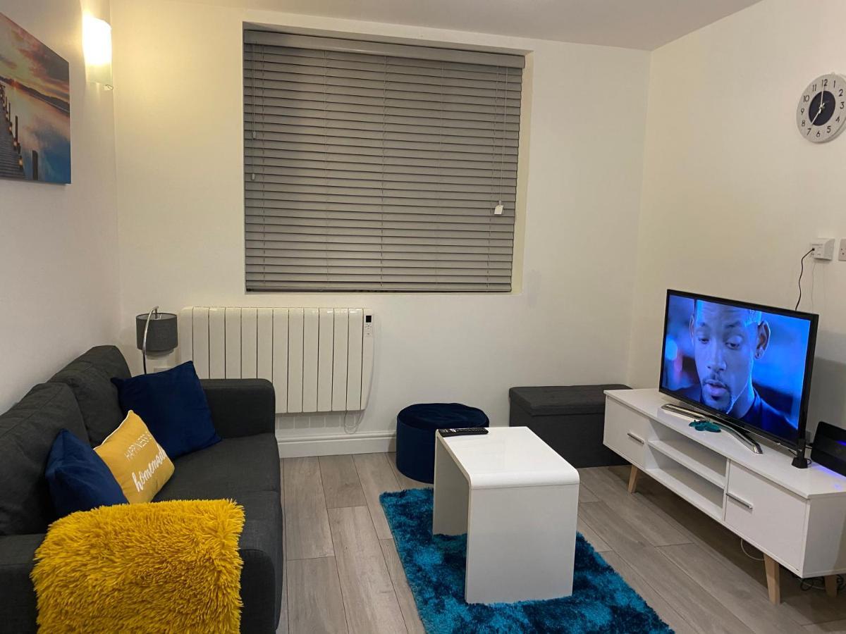 Marie'S Serviced Apartments- 2 Bedroom City Stay Bedford Bagian luar foto